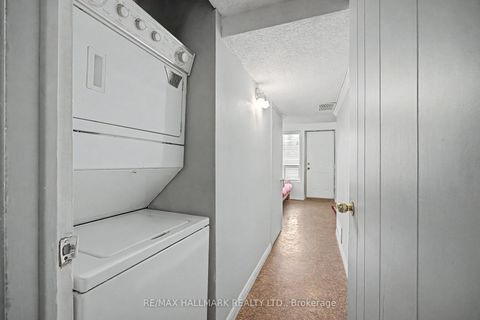 Photo 11 at 65 - 11 Plaisance Road, North Richvale, Richmond Hill