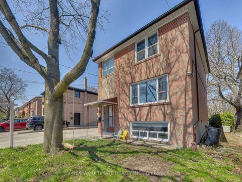 Photo 1 at 120 Edinborough Court, Smythe, Toronto
