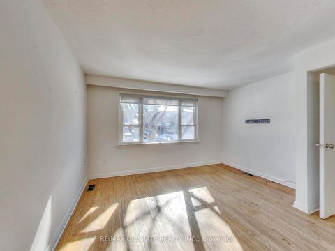 Photo 4 at 120 Edinborough Court, Smythe, Toronto