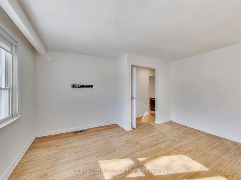 Photo 5 at 120 Edinborough Court, Smythe, Toronto