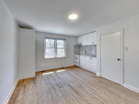 Photo 11 at 120 Edinborough Court, Smythe, Toronto