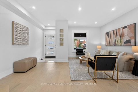 Photo 3 at 290 Chisholm Avenue, Lumsden, Toronto