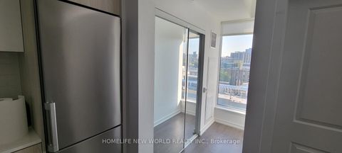 Photo 8 at 906 - 203 College Street, Chinatown, Toronto