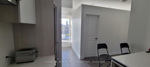 Photo 9 at 906 - 203 College Street, Chinatown, Toronto