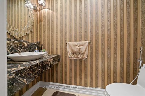 Photo 5 at 33 Autumn Way, Aurora Heights, Aurora