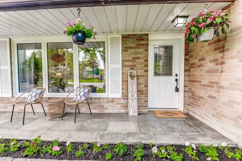 Photo 3 at 22 Ravine Park Crescent, Rouge E10, Toronto