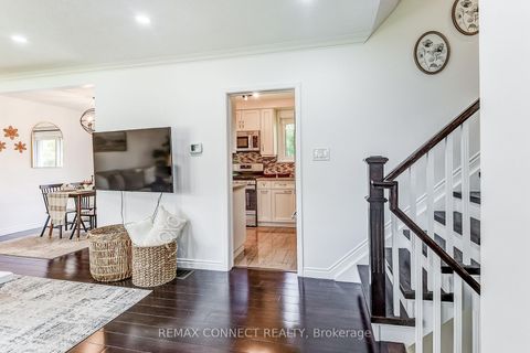 Photo 4 at 22 Ravine Park Crescent, Rouge E10, Toronto