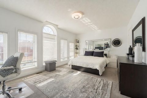 Photo 20 at 206 Featherstone Avenue, Middlefield, Markham