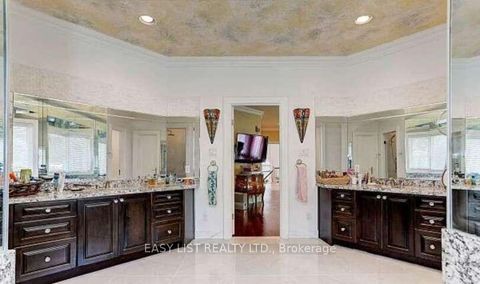 Photo 5 at 206 Arnold Avenue, Yorkhill, Vaughan