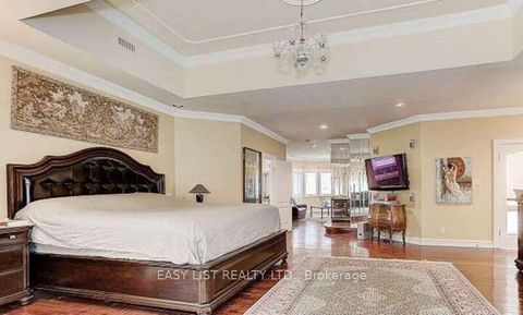 Photo 7 at 206 Arnold Avenue, Yorkhill, Vaughan