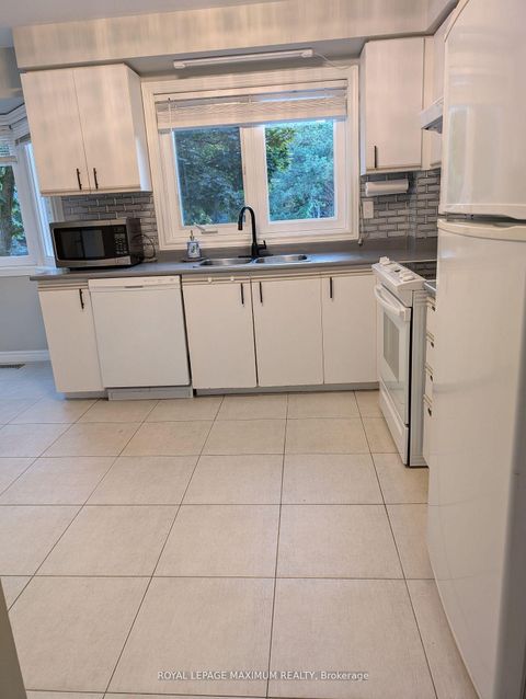 Photo 5 at 37 Old Firehall Lane, West Woodbridge, Vaughan