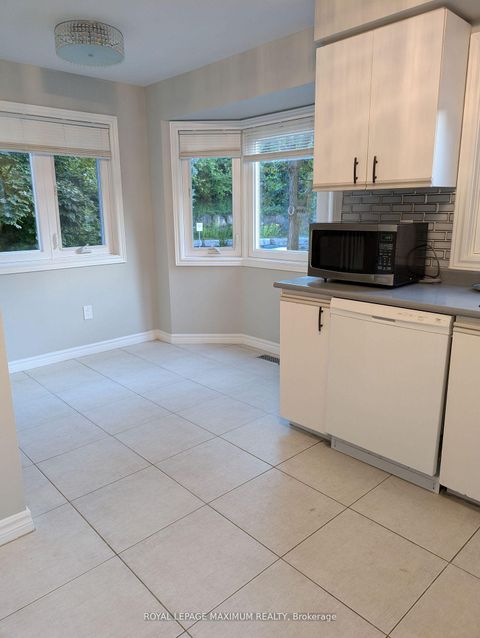 Photo 6 at 37 Old Firehall Lane, West Woodbridge, Vaughan