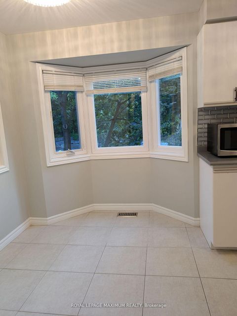 Photo 7 at 37 Old Firehall Lane, West Woodbridge, Vaughan