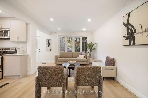 Photo 5 at 107 Bayview Parkway, Leslie Valley, Newmarket