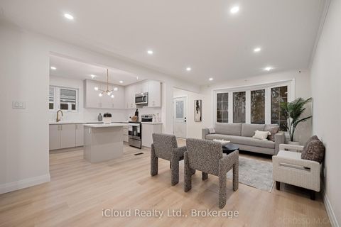 Photo 6 at 107 Bayview Parkway, Leslie Valley, Newmarket