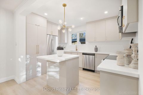 Photo 8 at 107 Bayview Parkway, Leslie Valley, Newmarket