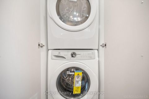 Photo 10 at 107 Bayview Parkway, Leslie Valley, Newmarket