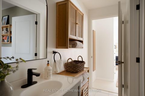 Photo 25 at 52 Balfour Avenue, East York, Toronto