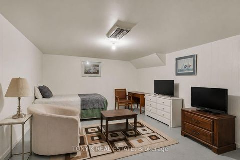 Photo 7 at 3012 Keele Street, CFB, Toronto