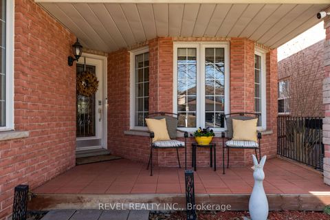 Photo 1 at 28 Dunnett Drive, Ardagh, Barrie