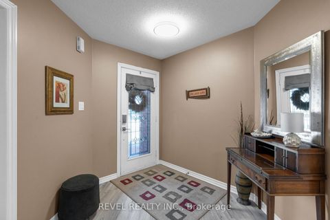 Photo 2 at 28 Dunnett Drive, Ardagh, Barrie