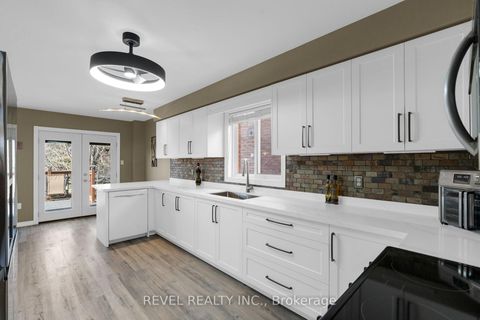 Photo 4 at 28 Dunnett Drive, Ardagh, Barrie