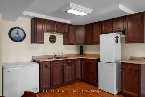 Photo 24 at 28 Dunnett Drive, Ardagh, Barrie