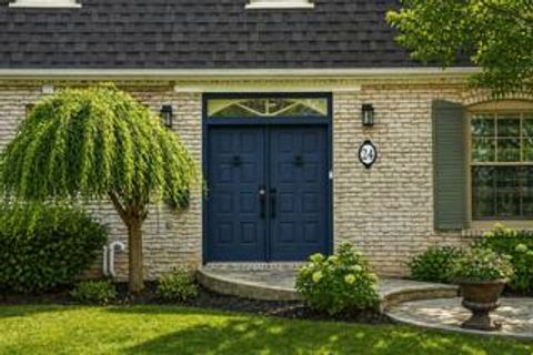 Photo 1 at 24 Laureleaf Road, Bayview Glen, Markham