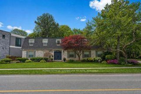 Photo 2 at 24 Laureleaf Road, Bayview Glen, Markham