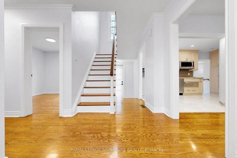 Photo 4 at 24 Laureleaf Road, Bayview Glen, Markham