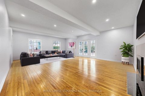 Photo 6 at 24 Laureleaf Road, Bayview Glen, Markham