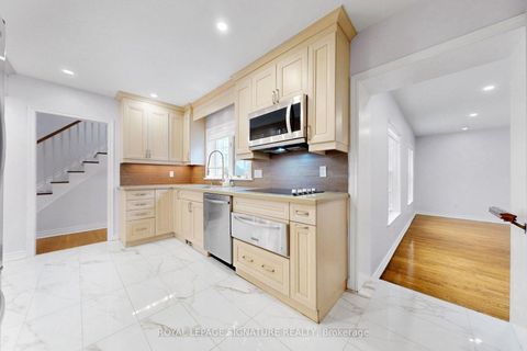 Photo 19 at 24 Laureleaf Road, Bayview Glen, Markham