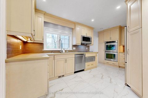 Photo 20 at 24 Laureleaf Road, Bayview Glen, Markham