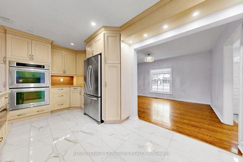 Photo 22 at 24 Laureleaf Road, Bayview Glen, Markham