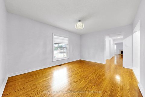 Photo 24 at 24 Laureleaf Road, Bayview Glen, Markham