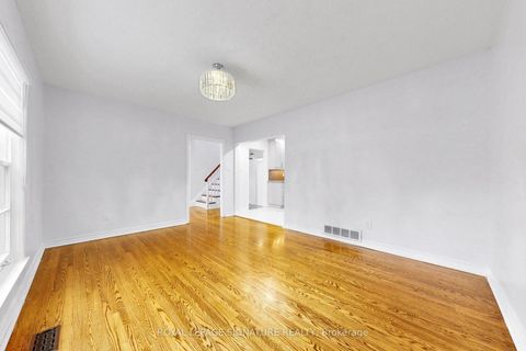 Photo 25 at 24 Laureleaf Road, Bayview Glen, Markham