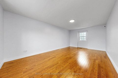 Photo 33 at 24 Laureleaf Road, Bayview Glen, Markham