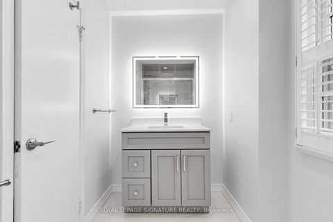 Photo 35 at 24 Laureleaf Road, Bayview Glen, Markham