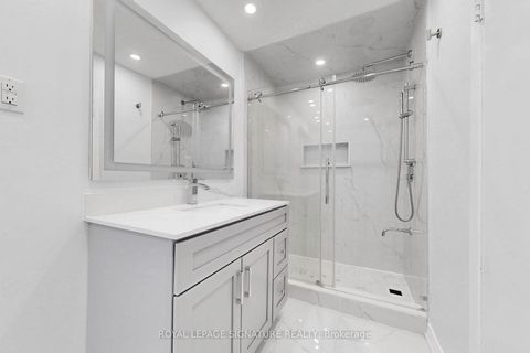 Photo 36 at 24 Laureleaf Road, Bayview Glen, Markham