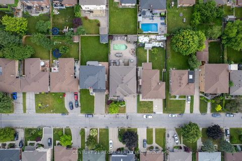 Photo 22 at 127 Sultana Avenue, Lawrence, Toronto