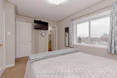 Photo 14 at 47 Curran Hall Crescent, Morningside, Toronto