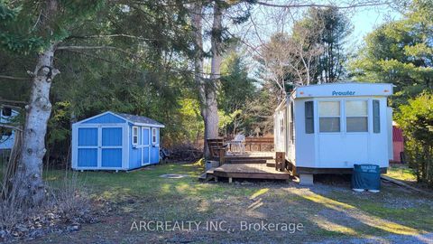 Photo 2 at 147 Horseshoe Circle, Pefferlaw, Georgina