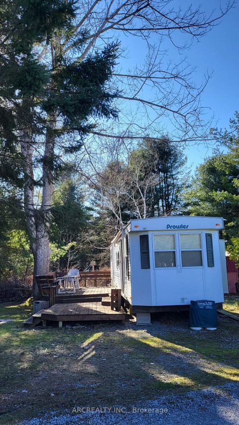 Photo 3 at 147 Horseshoe Circle, Pefferlaw, Georgina