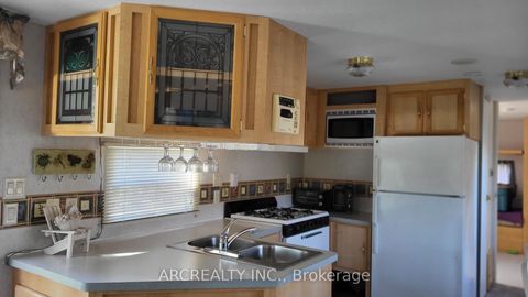 Photo 9 at 147 Horseshoe Circle, Pefferlaw, Georgina