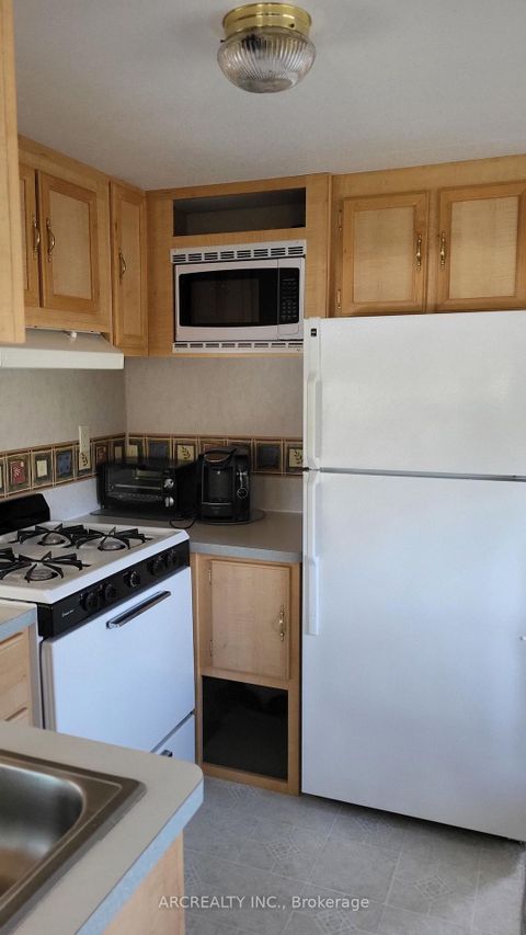 Photo 10 at 147 Horseshoe Circle, Pefferlaw, Georgina