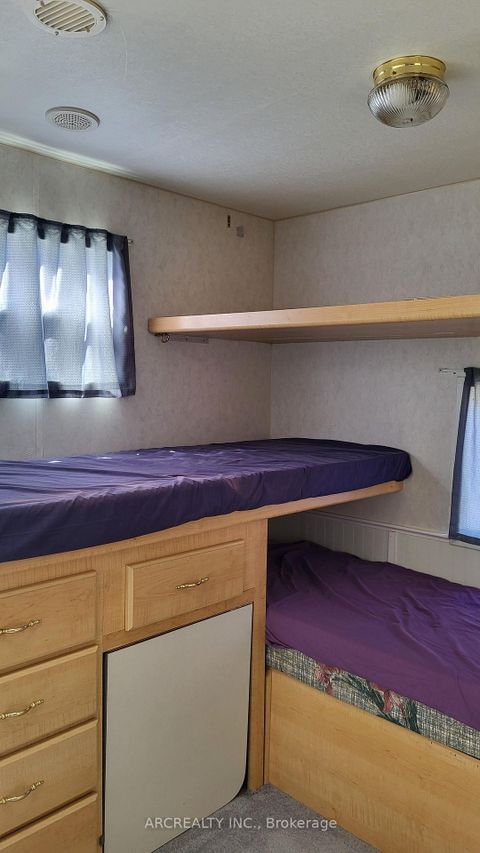 Photo 16 at 147 Horseshoe Circle, Pefferlaw, Georgina