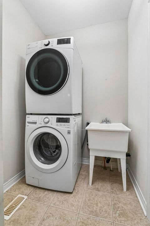 Photo 21 at 14 - 578 Tapestry Lane, Wyndham, Newmarket