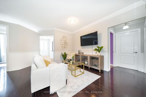 Photo 10 at 25 - 117 Omni Drive, Bendale, Toronto