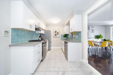 Photo 13 at 25 - 117 Omni Drive, Bendale, Toronto