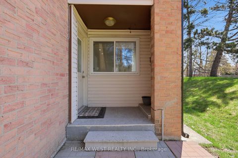 Photo 2 at 1 - 151 Wickson Trail, Malvern, Toronto